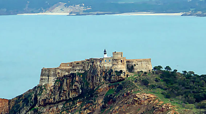 Leuchtturm Tabarka - Bild: Habib M'henni — Travail personnel, CC BY 3.0, https://commons.wikimedia.org/w/index.php?curid=37643310